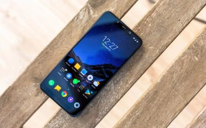 Màn hình chân thực của Pocophone F1