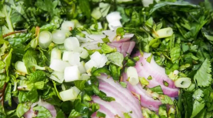 Cách làm salad thịt bò kiểu Thái lạ miệng đơn giản ngay tại nhà