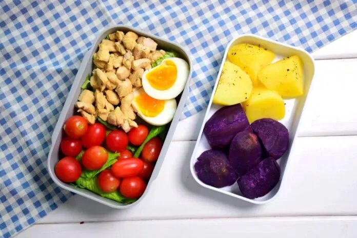 Hộp bento khoai lang tím + khoai tây + salad ức gà