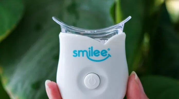 Đèn Led giúp hỗ trợ quá trình làm trắng răng hiệu quả. (Nguồn: Internet)