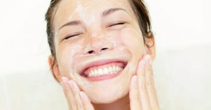 Salicylic acid là hoạt chất có khả năng giúp tẩy tế bào chết nhẹ nhàng và hiệu quả. (ảnh internet)