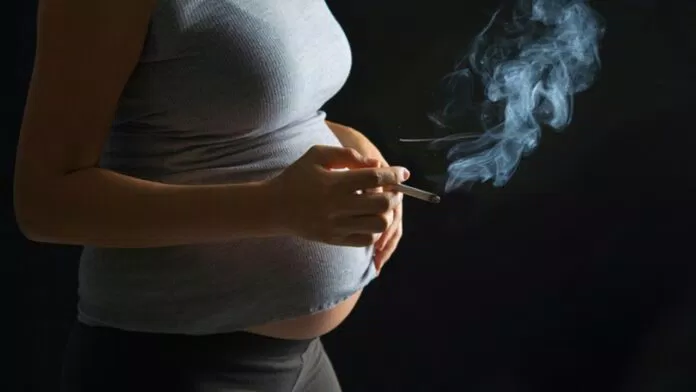 Dù mẹ bầu hay không, việc hút thuốc vẫn rất có hại