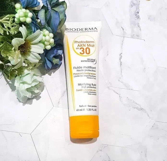 Kem chống nắng Bioderma Photoderm AKN Mat SPF 30