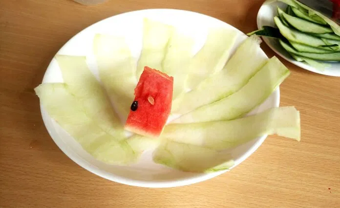 mẹo làm đẹp da với vỏ dưa hấu