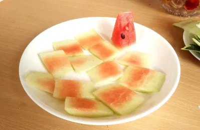 mẹo làm đẹp da với vỏ dưa hấu