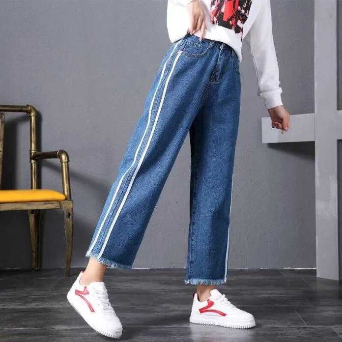 Quần jeasn ống rộng năng động và trẻ trung (ảnh: internet)