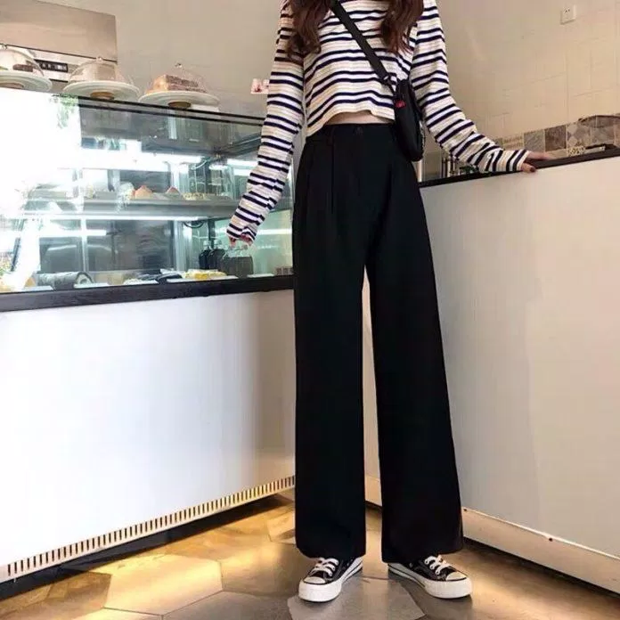 Quần tây ống rộng mix áo thun crop-top (ảnh: internet)
