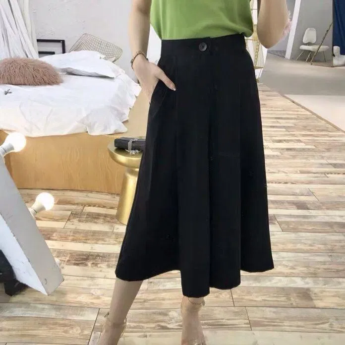 Quần ống rộng dáng lửng có kiểu dáng rất đặc biệt (ảnh: internet)