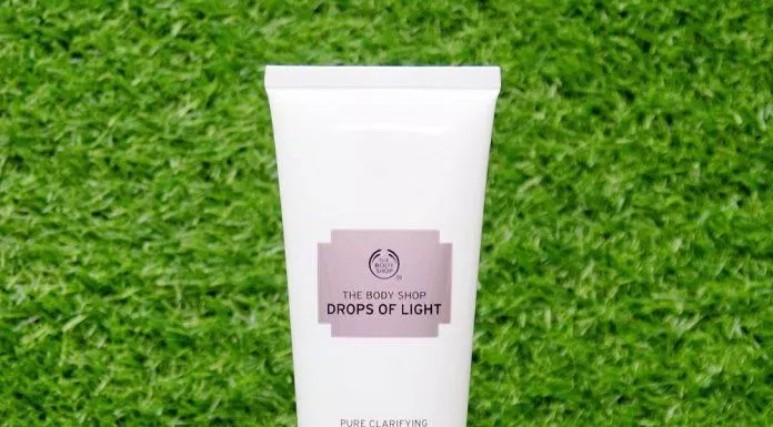 Sữa rửa mặt sáng da The Body Shop Drops Of Light Pure Clarifying Face Wash