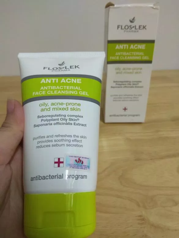 Thành phần chính của sữa rửa mặt trị mụn Floslek Antibacterial face cleansing gel. (Nguồn: BlogAnChoi)