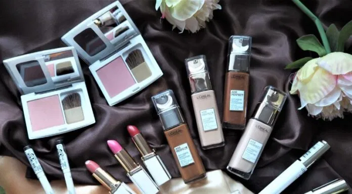Review kem dưỡng trắng da LOreal Paris White Perfect Day Cream SPF17 PA++ bảo vệ làn da trước tác hại của tia UV Dưỡng ẩm giúp da mịn màng giảm các đốm đen hãng mỹ phẩm Loreal Paris kem dưỡng trắng da kem dưỡng trắng da LOreal Paris White Perfect Day Cream kem dưỡng trắng da mặt kem dưỡng trắng da mặt bình dân LOréal Melanin - Vanish nhà tài trợ trang điểm chính thức review mỹ phẩm thúc đấy quá trình tuần hoàn dưới da thương hiệu LOréal Tourmaline Gemstone