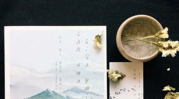 Bìa cuốn sách Gấm Hoa Giữa Đời