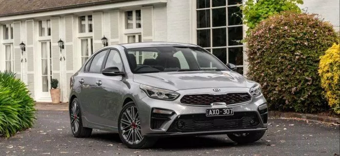 KIA Cerato phiên bản màu bạc KIA Cerato phiên bản màu bạc
