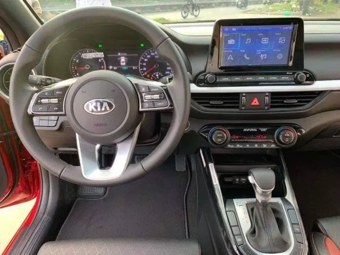 KIA Cerato 2019 Màn hình hiển thị rõ những dữ liệu cho người lái.
