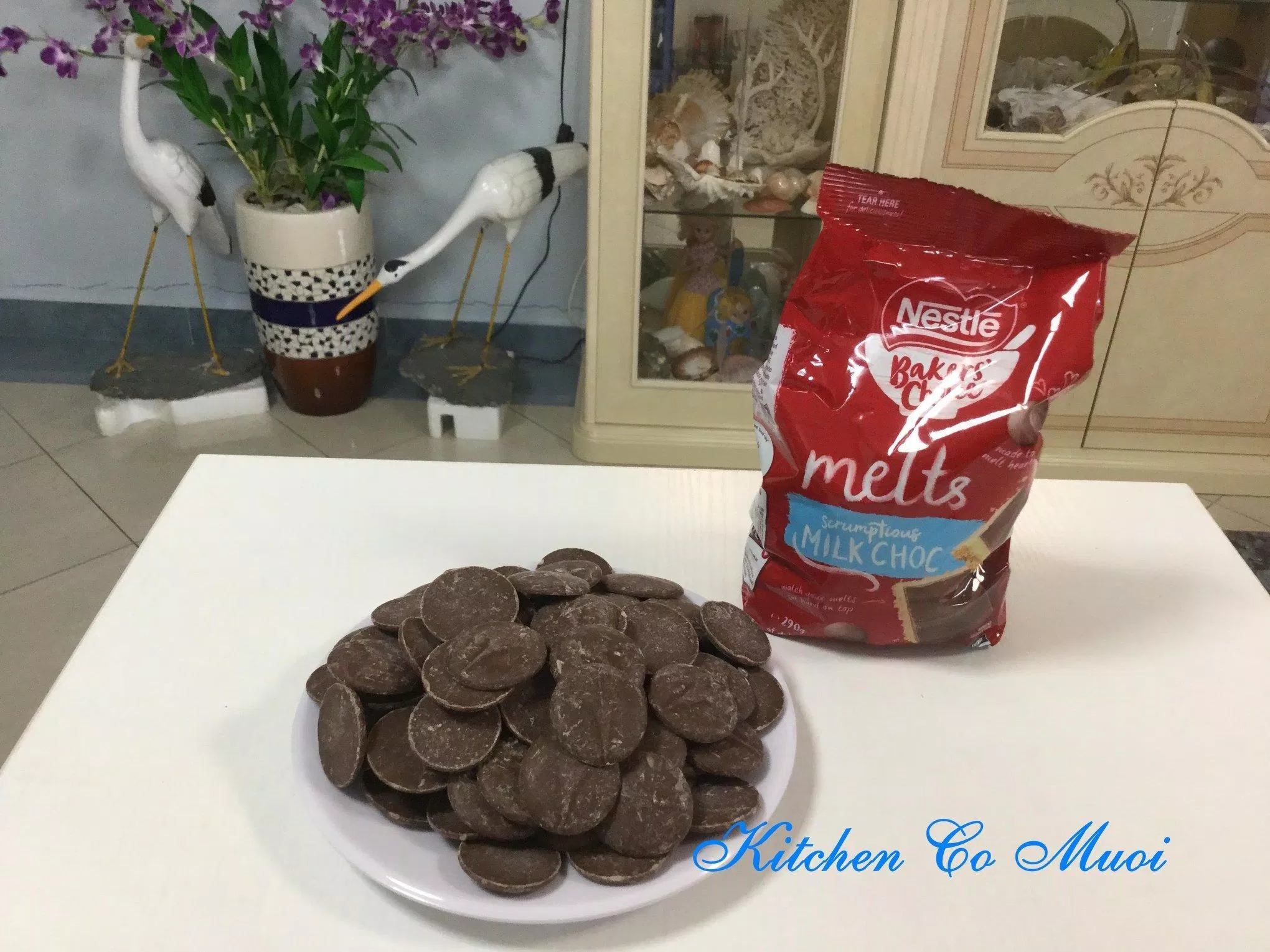 Bánh chocolate vỏ trái dừa khô