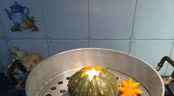 Bí đỏ nhân trứng nước cốt dừa