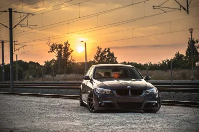 Mẫu E90 là mẫu được nhiều dân "độ" xe yêu thích. Mẫu E90 là mẫu được nhiều dân "độ" xe yêu thích.