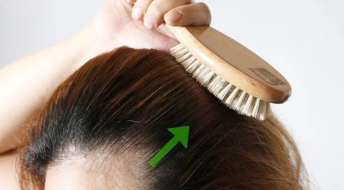 Chính bởi vậy, lời khuyên của mọi bác sĩ, mọi nhà khoa học là bạn hãy uống nhiều nước. Và đặc biệt, nhân viên văn phòng với môi trường làm việc là phòng điều hòa lạnh và khô thì việc cung cấp nước cho cơ thể bạn càng trở nên quan trọng hơn.