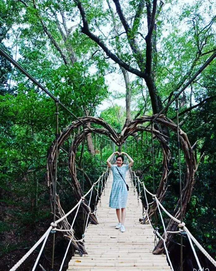 Cầu tình yêu tại Công viên Ozo