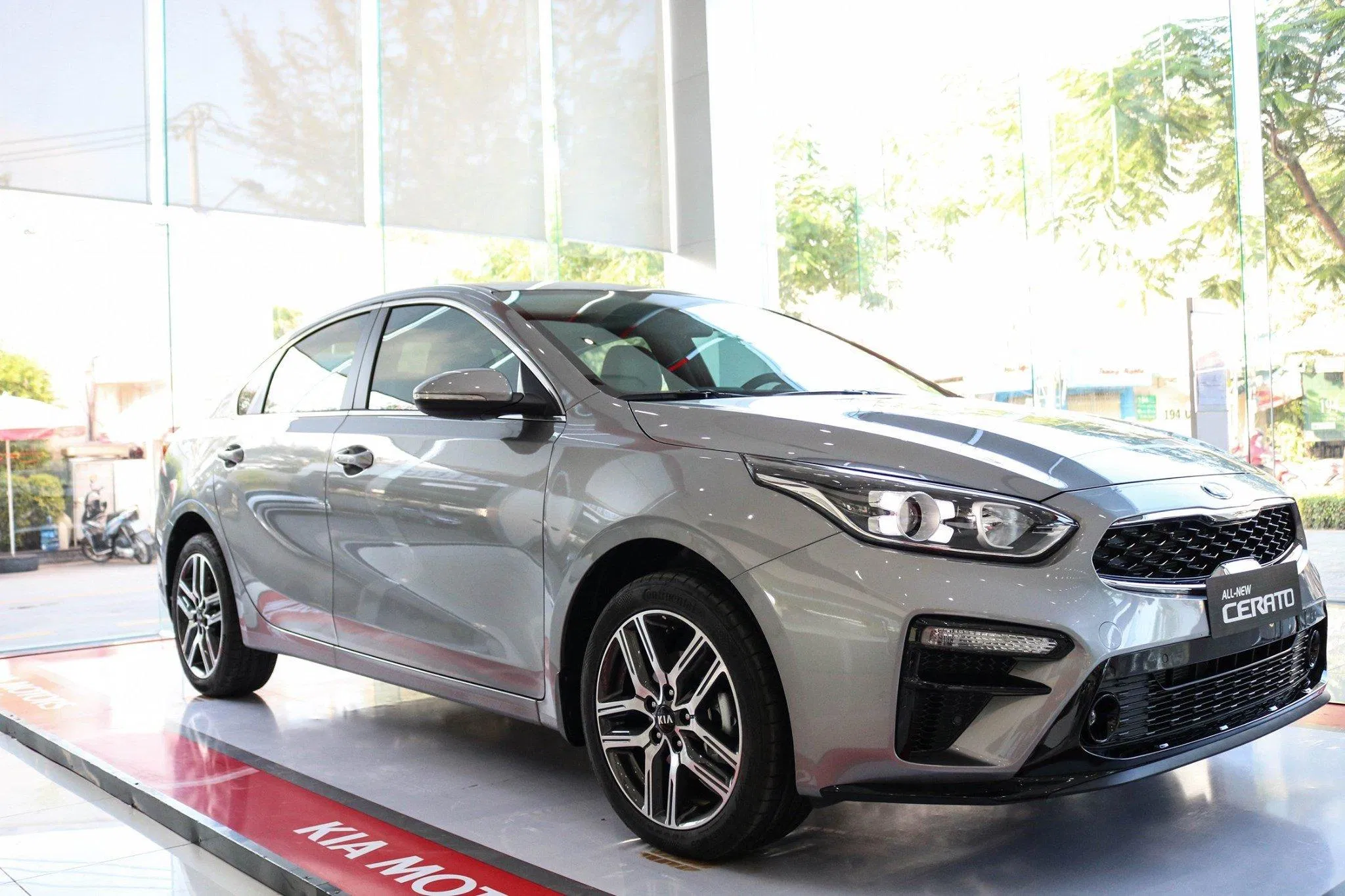 KIA Cerato phiên bản màu xám.