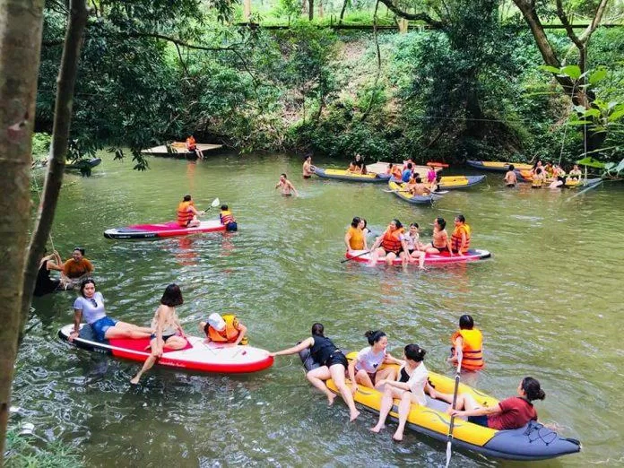 Chèo thuyền Kayak tại Công viên Ozo