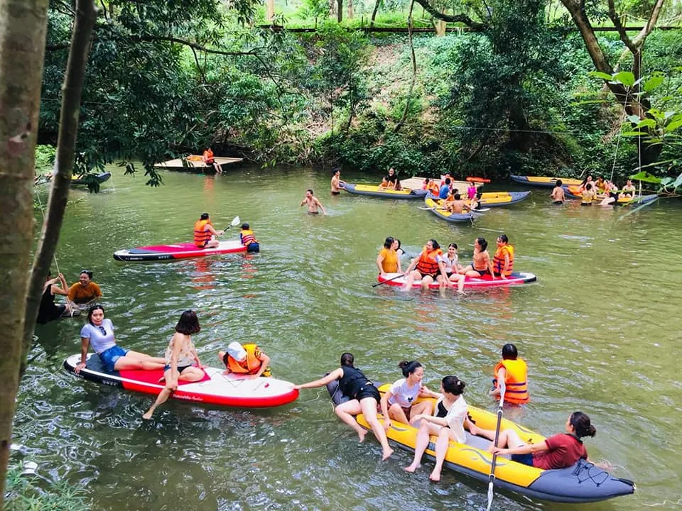 Chèo thuyền Kayak tại Công viên Ozo