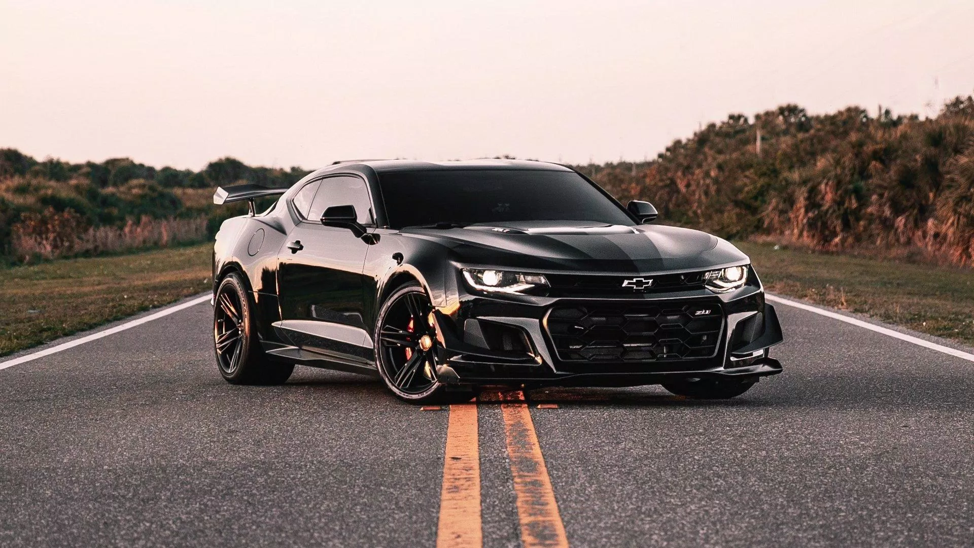 Camaro ZL1 1LE 2019 nhanh hơn 0.5 giây so với bản Camaro ZL1 2018.