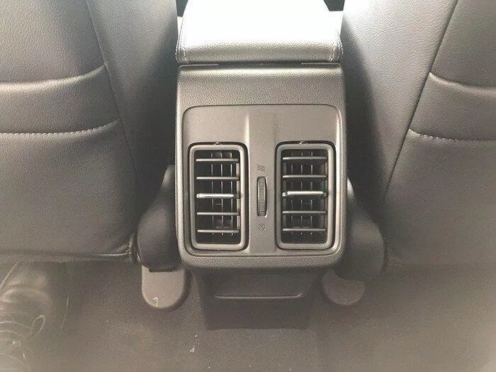 Cửa gió điều hoà hàng ghế sau xe Honda City 2019 giúp cả xe mát đều (ảnh : Internet)
