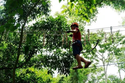 Trò chơi đu trên dây thừng tại Công viên Ozo