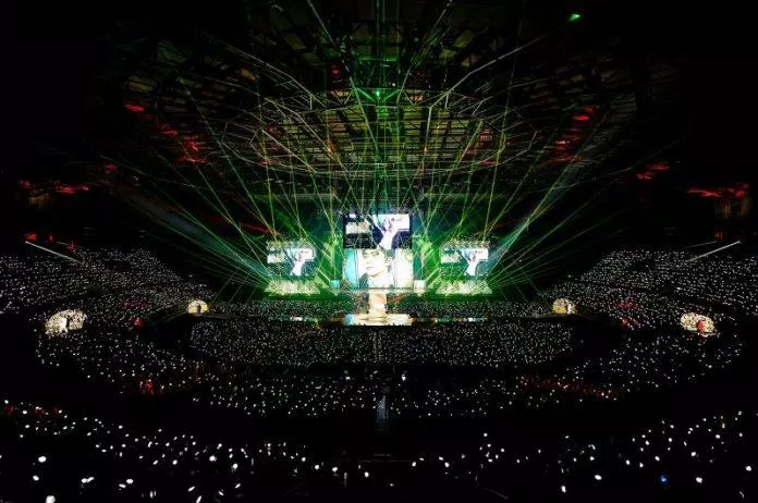 buổi biểu diễn của EXO