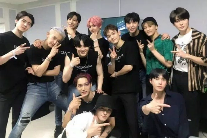 buổi biểu diễn của EXO