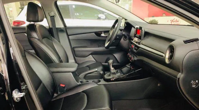 KIA Cerato 2019 Hàng ghế trước ôm trọn lưng người lái, tạo cảm giác dễ chịu khi đi đường xa.