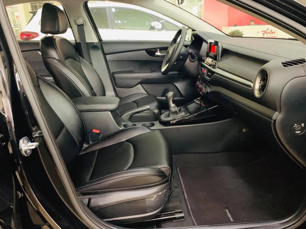 Hàng ghế trước ôm trọn lưng người lái, tạo cảm giác dễ chịu khi đi đường xa.