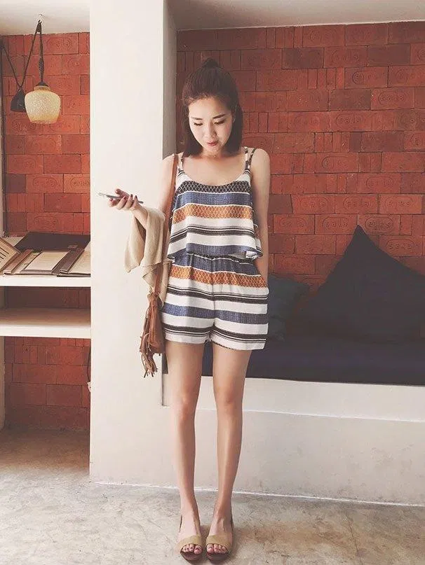 Jumpsuit ngắn eo thắt cao cho các nàng nấm lùn ăn gian chiều cao. (Nguồn: Internet)