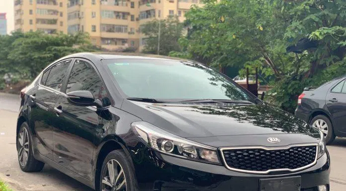 KIA Cerato đời 2018 vẫn còn sức hút nên giá bán vẫn còn cạnh tranh với đời 2019 KIA Cerato đời 2018 vẫn còn sức hút nên giá bán vẫn còn cạnh tranh với đời 2019