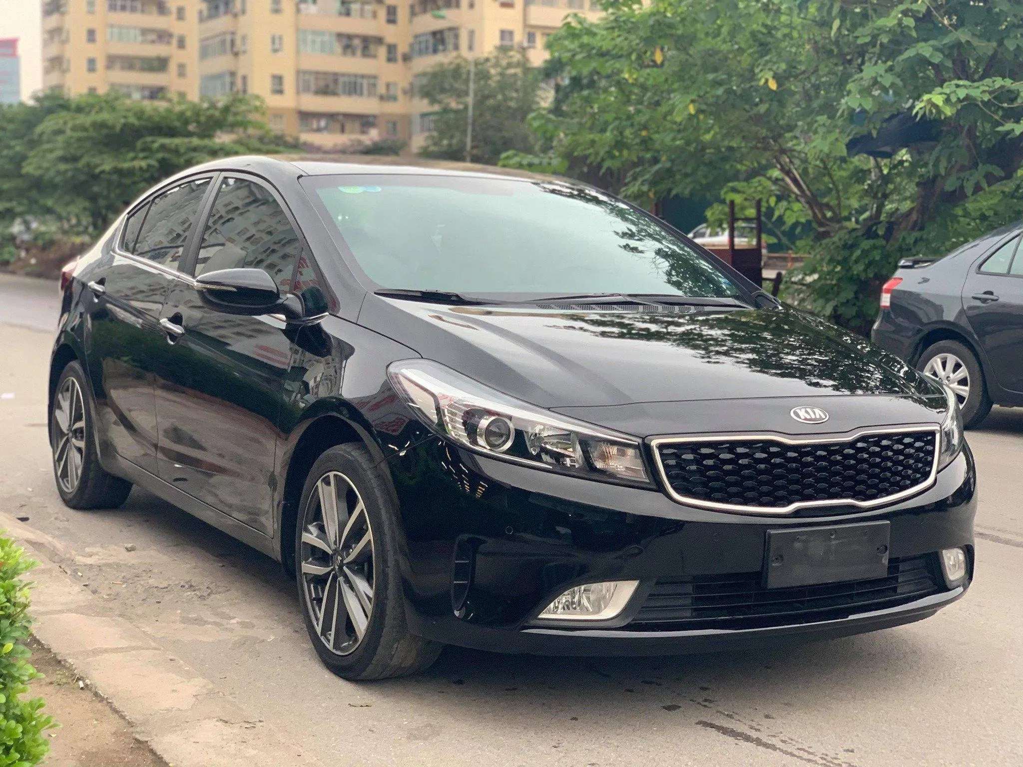 KIA Cerato đời 2018 vẫn còn sức hút nên giá bán vẫn còn cạnh tranh với đời 2019