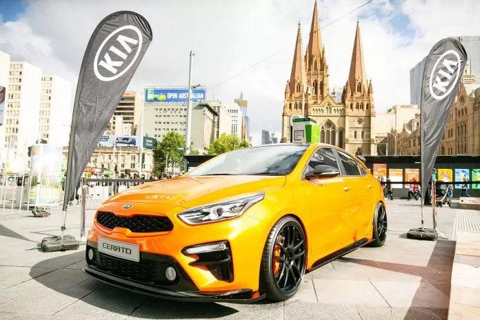 KIA Cerato phiên bản màu vàng đậm. KIA Cerato phiên bản màu vàng đậm.