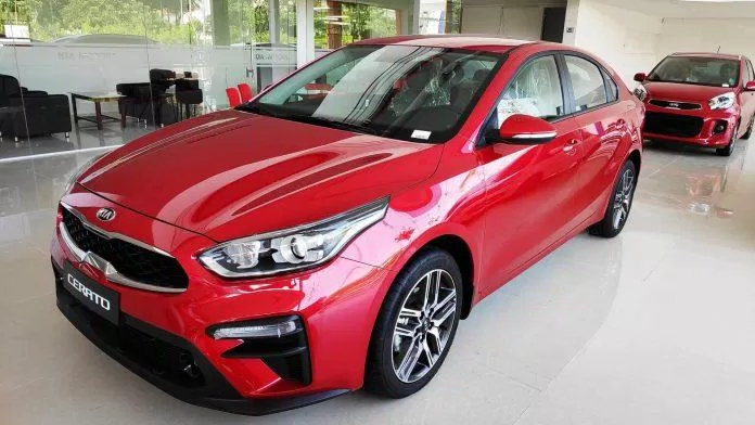 KIA Cerato phiên bản màu đỏ KIA Cerato phiên bản màu đỏ