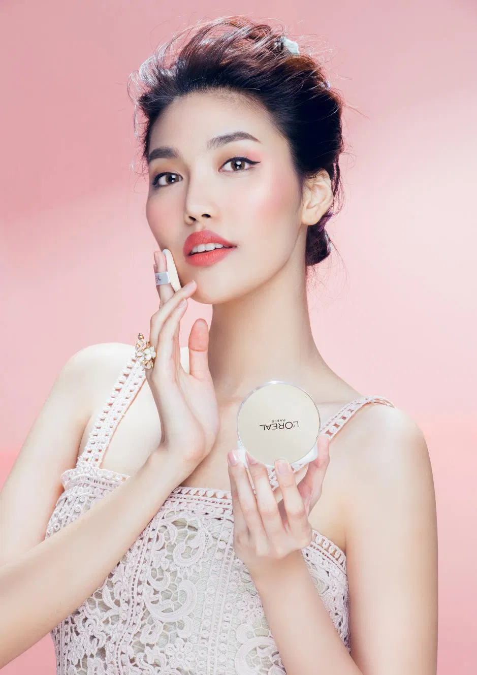 Review phấn nước LOréal Paris True Match Silky Cushion: Che phủ tối ưu các khuyết điểm chăm sóc da Che phủ các khuyết điểm công thức Ultra-Fresh làm dịu mát da cushion dưỡng ẩm da G1-Gold Ivory G3-Gold Vanilla LOréal Paris làm đẹp làm trắng da N1-Nude Ivory phấn nước phấn nước LOreal Paris True Match Silky Cushion phấn nước lâu trôi review mỹ phẩm thương hiệu LOréal Paris