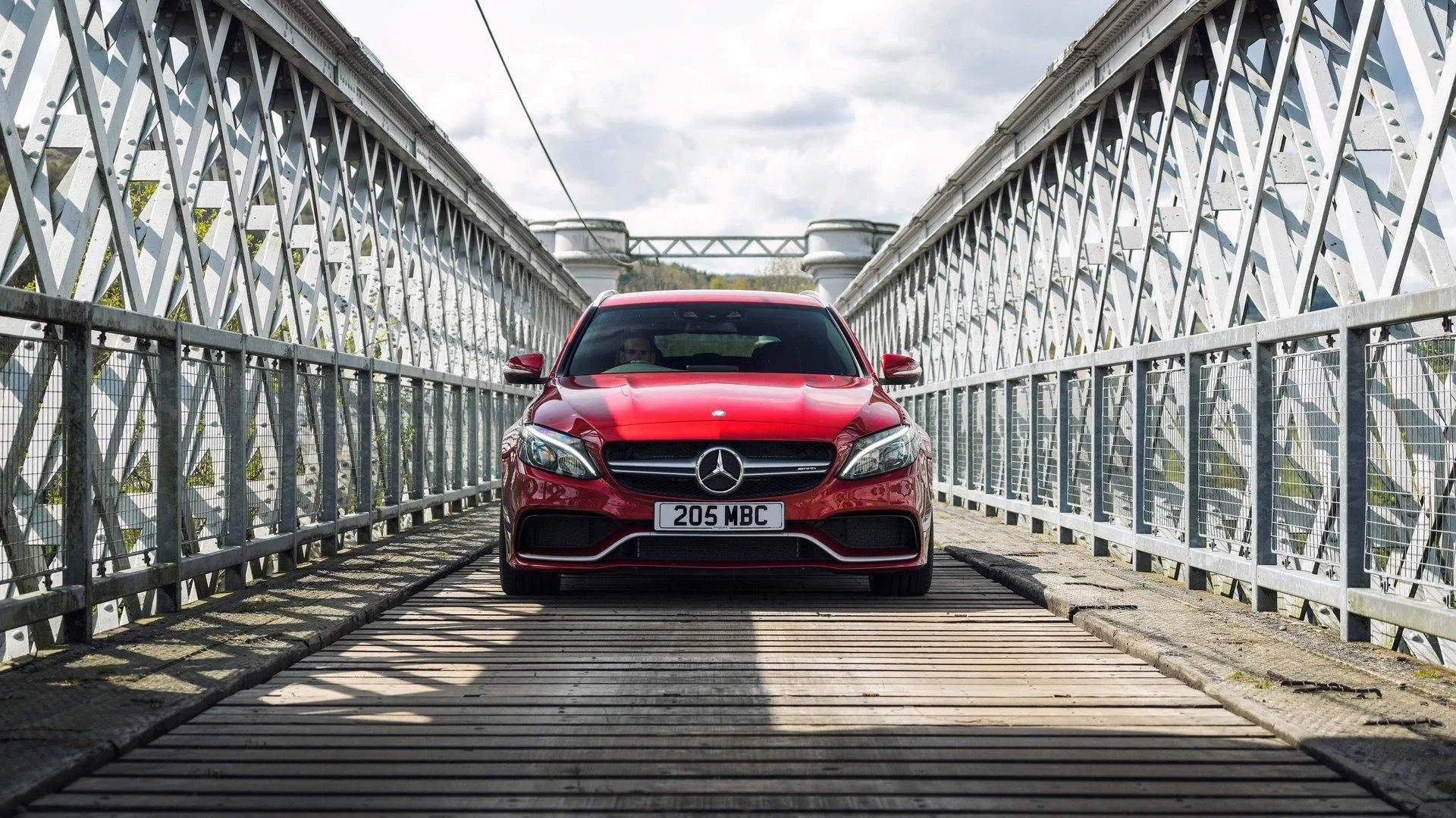 MERCEDES: Mẫu xe dành cho những người thành đạt. MERCEDES: Mẫu xe dành cho những người thành đạt.