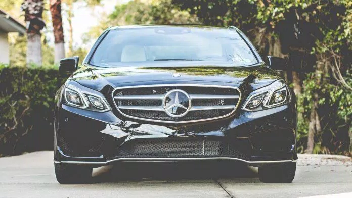 MERCEDES C200 là mẫu xe hạng C của hãng xe sang chảnh. MERCEDES C200 là mẫu xe hạng C của hãng xe sang chảnh.