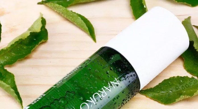 Khuyết điểm của toner Naruko tràm trà không đáng kể (Nguồn: Internet) Review nước hoa hồng trị mụn Naruko Tea Tree Shine Control and Blemish Clear Toner - BlogAnChoi
