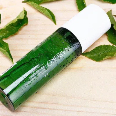 Khuyết điểm của toner Naruko tràm trà không đáng kể (Nguồn: Internet) Naruko Tea Tree Toner có nhiều ưu điểm từ bao bì đến công dụng (Nguồn: Internet)