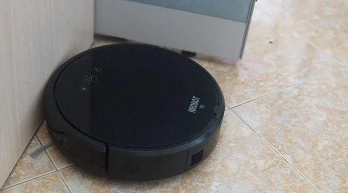 Với 12 bộ cảm biến chướng ngại vật giúp Robot hoạt động hiệu quả (ảnh: internet)