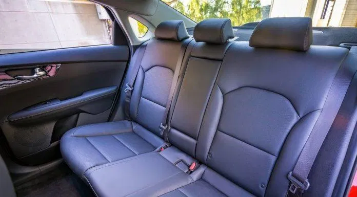 Seat belt của xe KIA Cerato 2019 có cả cho người ngồi giữa (ảnh : KIA Motors Viet Nam) Seat belt của xe KIA Cerato 2019 có cả cho người ngồi giữa (ảnh : KIA Motors Viet Nam)
