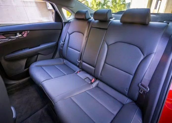 Seat belt của xe KIA Cerato 2019 có cả cho người ngồi giữa (ảnh : KIA Motors Viet Nam) Seat belt của xe KIA Cerato 2019 có cả cho người ngồi giữa (ảnh : KIA Motors Viet Nam)
