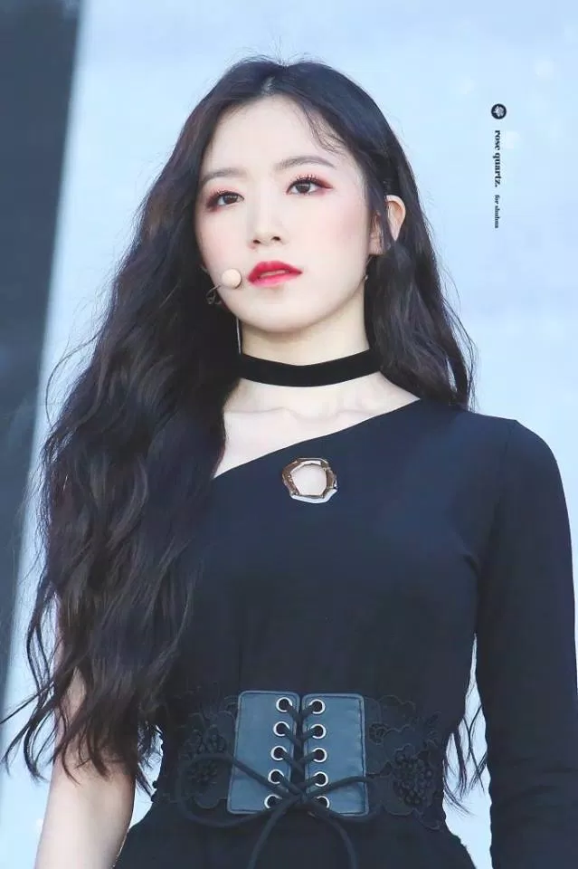 Vẻ đẹp sắc sảo, lạnh lùng của Shuhua đã gây chú ý với netizen ngay từ khi mới ra mắt (Ảnh: Internet)
