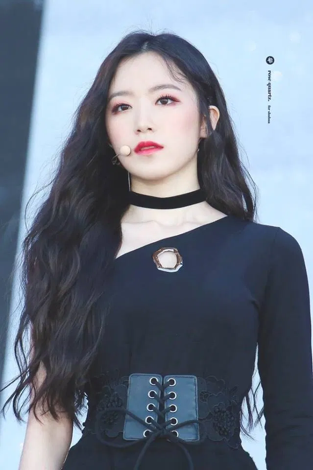 Vẻ đẹp sắc sảo, lạnh lùng của Shuhua đã gây chú ý với netizen ngay từ khi mới ra mắt (Ảnh: Internet)