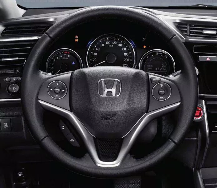 Tay lái Honda City 2019 được trang bị nhiều tiện ích hấp dẫn (Ảnh : Honda Vietnam)