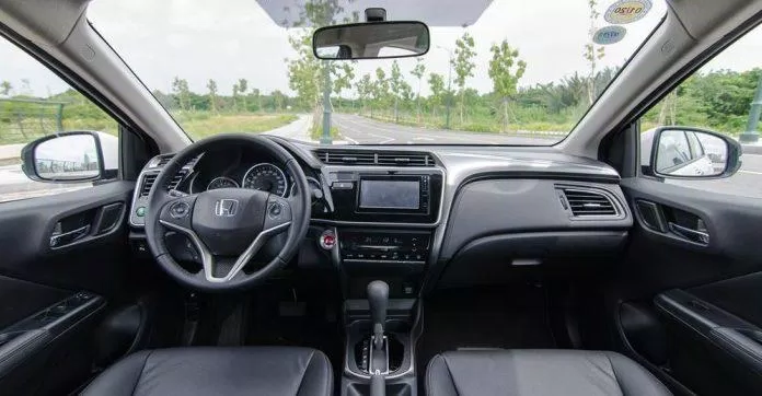 Vô lăng và bảng tablo trong xe Honda City 2019